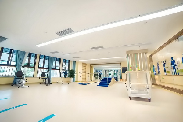 明星梦可以有，但不能是因为不想上学